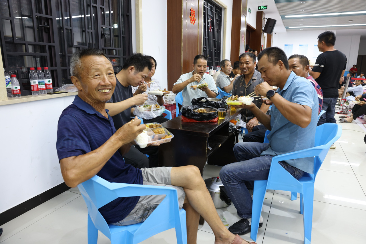 台风夜何处安身?舟山金塘岛上,近2000名工友笑答:“不慌不慌,咱有家!”